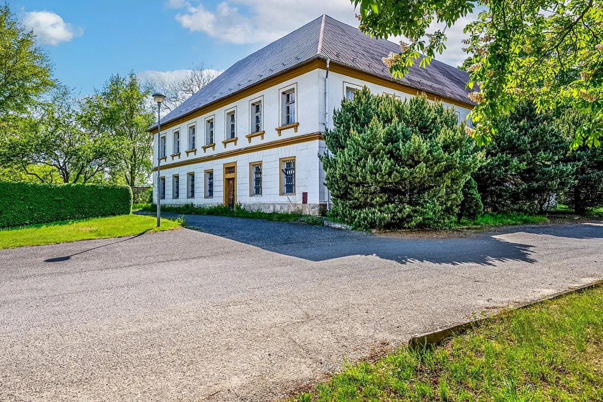 Prodej komerční nemovitosti 3000 m²